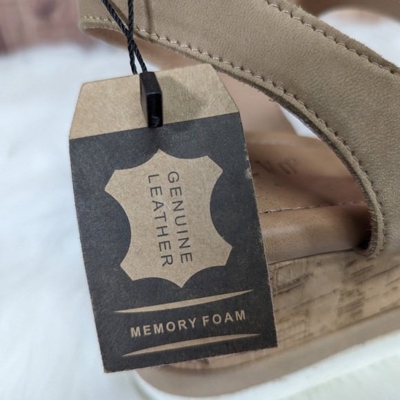 Women’s CREVO Claudia Leather Wedge Sandal In Tan size 9.5 - Picture 10 of 10